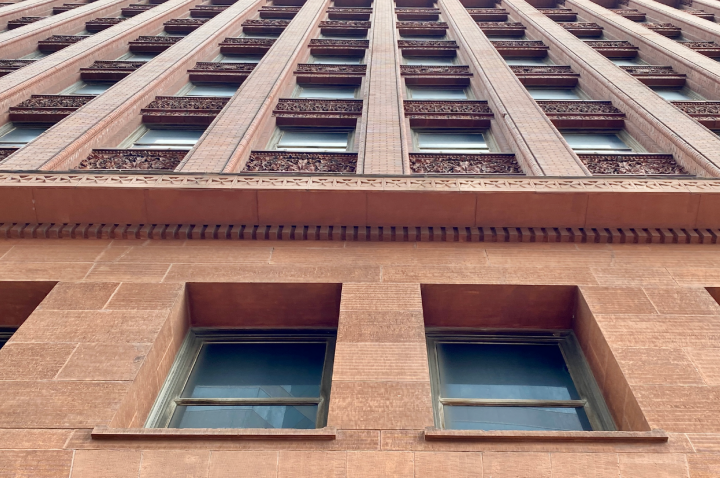 A photo of the historic Wainwright building's architecture in the city of St. Louis